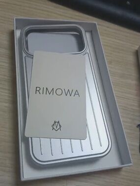 RIMOWA Silver Protective Phone Case - Metallic Silver